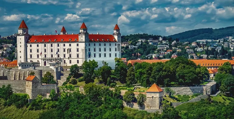 Bratislavský hrad nad Starým Mestom